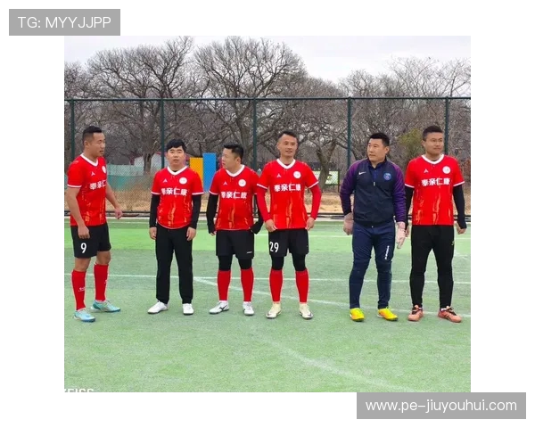 在绿茵场以奔跑为诗把热爱化作献给足球的至纯浪漫绵长回响之梦歌